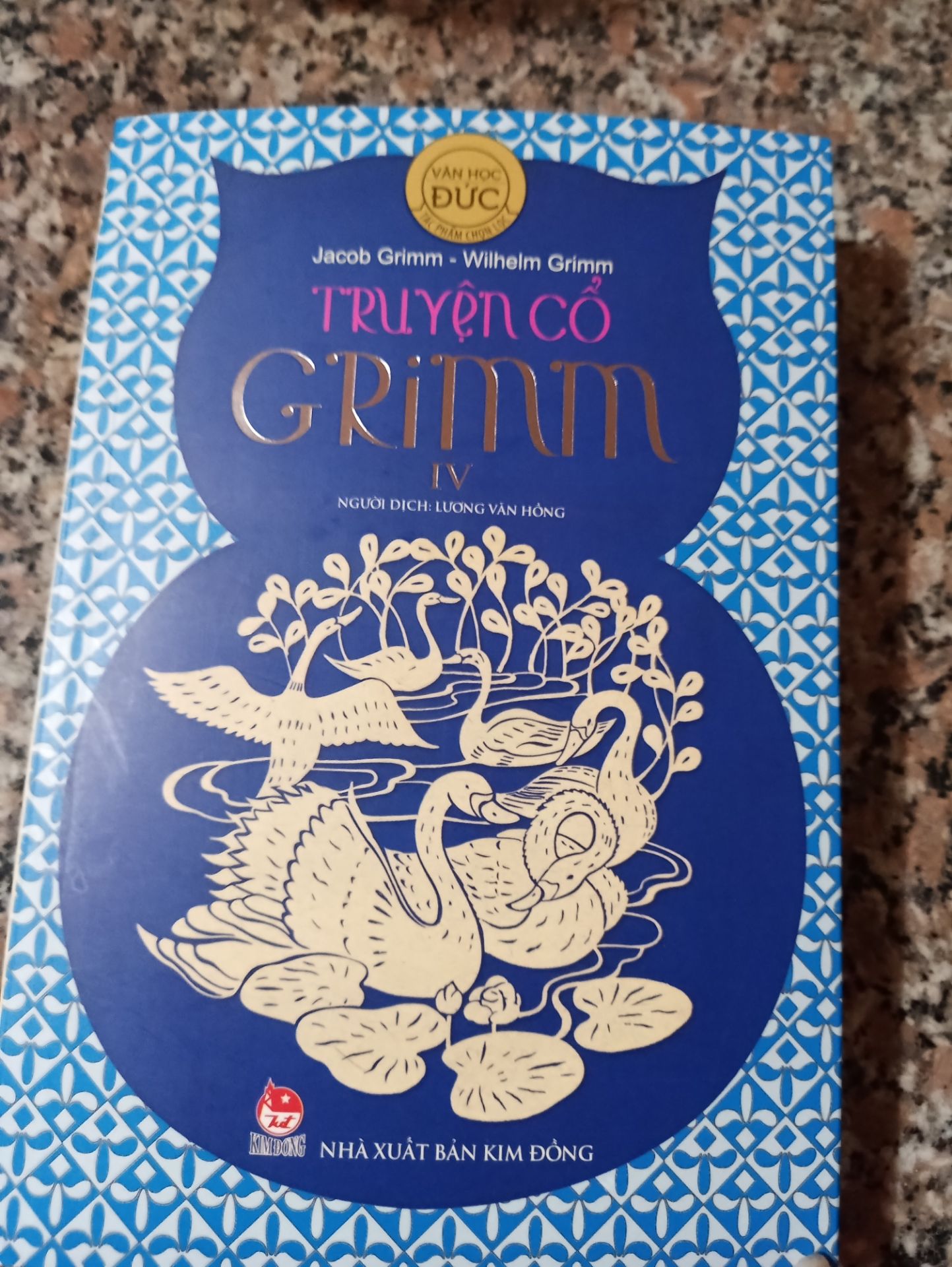 giao hàng hơi chậm nhưng hàng đẹp nên cho shop 5 sao