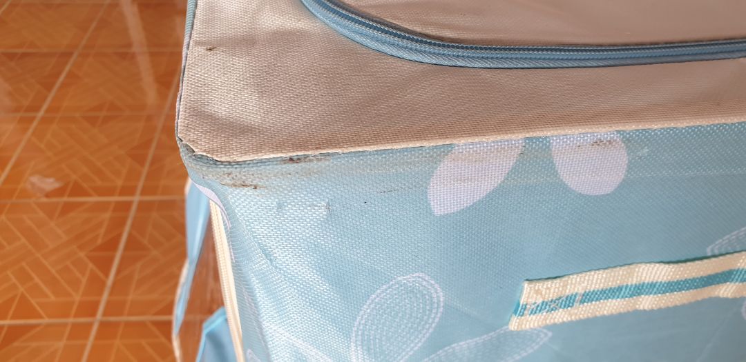 Thật sự thất vọng, tên sp là "bộ 2 túi đựng...." nhưng mình chỉ nhận được 1 thôi, sản phẩm bị sờn rách bên góc, khá cũ và có vết bẩn. Không biết có nhầm lẫn gì không.