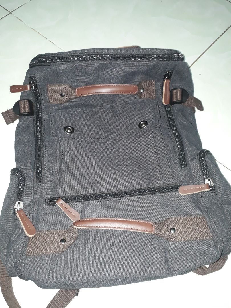 Balo bao chắc chắn nha. dây kéo tốt, êm