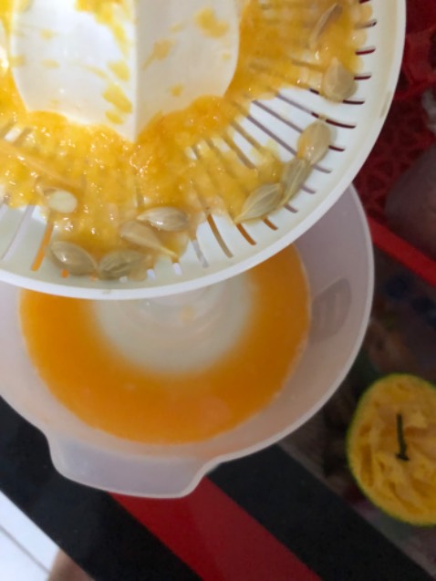 Lúc đầu thấy giá qá rẻ so với ngoiaf và 1 số shop khác trên tiki cũng hơi lăn tăn hog biết chất lượng sao… nhưg mua rồi mới thấy ổn, máy vắt kiệt, chạy êm, nhẹ nhàng!
Vừa ý nhen!!