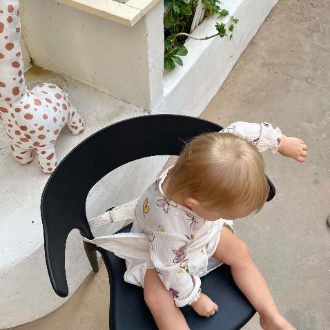 Mua tặng cho nhox cháu, giữ chắc chắn, k gây khó chịu, hàng rất oke