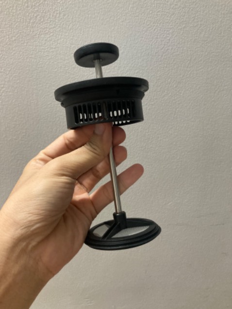 Bình thiết kế đẹp, chắc chắn nhé. Tuy nhiên hơi nhỏ, xài một người thì ok. Mỗi lần dc tối đa khoảng 300ml cf ah.