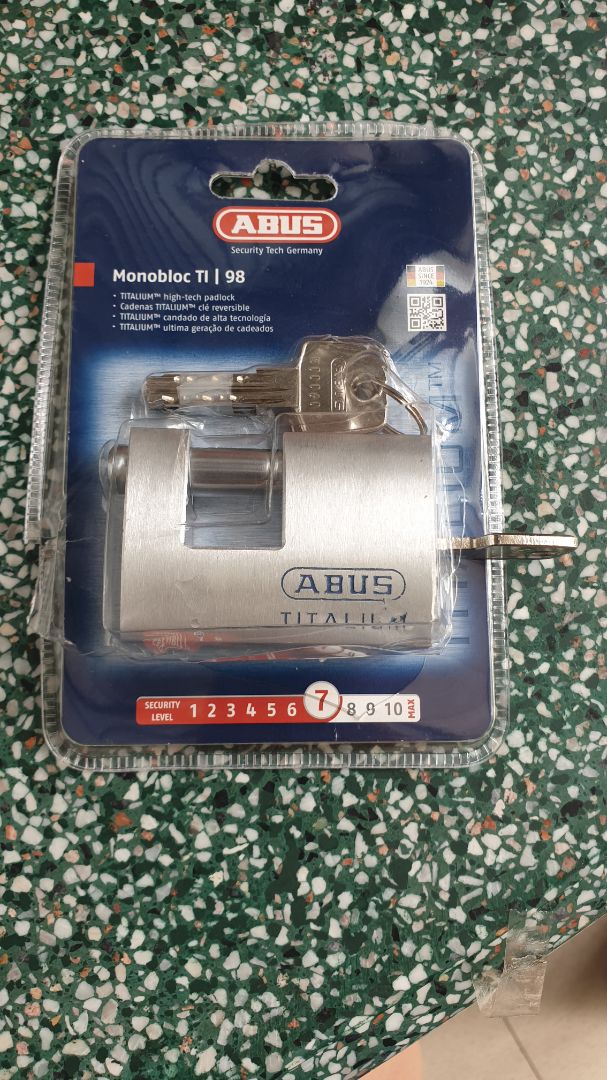 sản phẩm đẹp, nhìn chắc chắn, nhưng do khoen cổng rào lớn, nên không sử dụng được. Nên phải sử dụng lại khóa cũ.