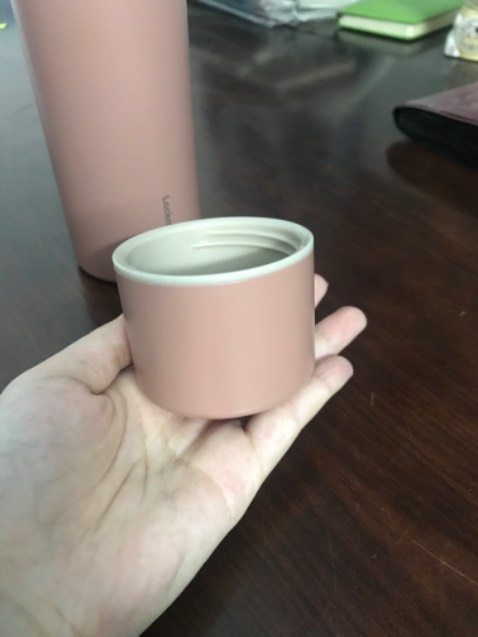 Giao nhanh lắm! Đóng gói ko có bọc chống sốc lun may bình ko có bị gì. Như hình thì bình siu đẹp lun mn. Màu ra nắng còn xinh hơn. Vì mk thích loại dùng cốc nên đây là lựa chọn hoàn hảo nhất cảm ơn