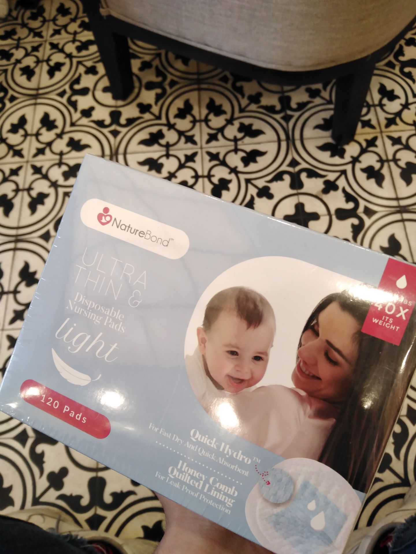 Sản phẩm mỏng, mềm, thấm tốt. Shop đóng gói đẹp, giao hàng nhanh. Hộp 120 miếng dùng khá lâu, tính ra rẻ hơn so với những loại khác. Sẽ tiếp tục ủng hộ shop