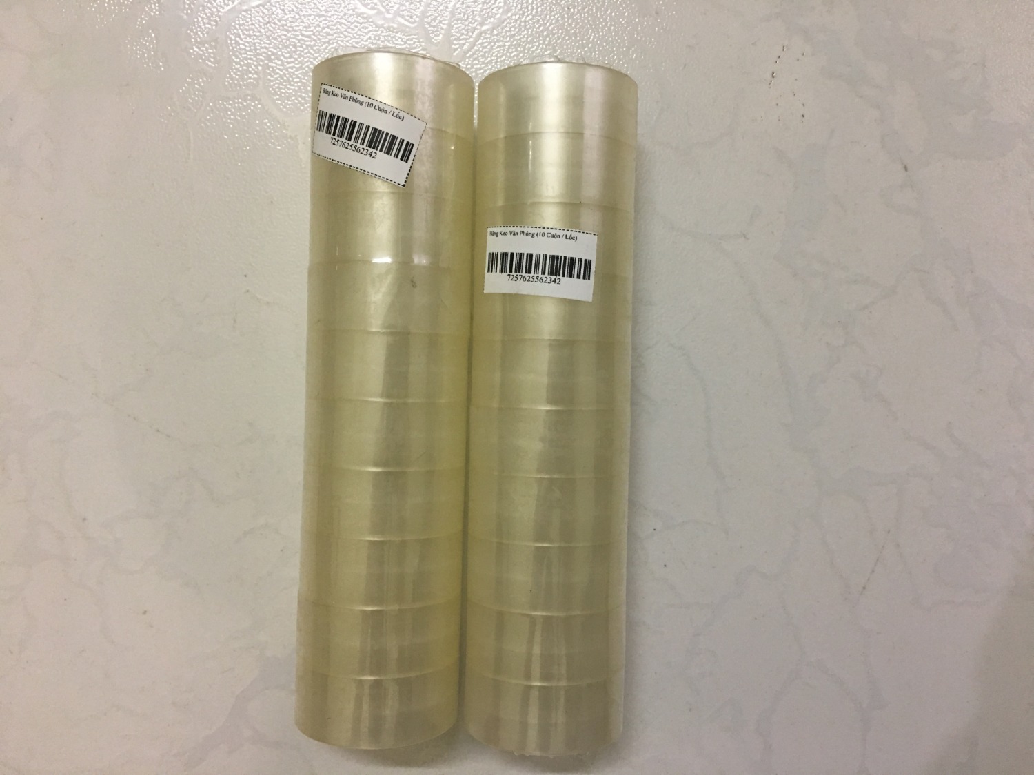 Mình mua 1 lần 2 lốc 20 cuộn,để dùng lâu dài,lần sau khong phải mua nữa,1 cuộn cũng khá dày,kiếm mua cũng lâu rồi nhưng giờ mới thấy