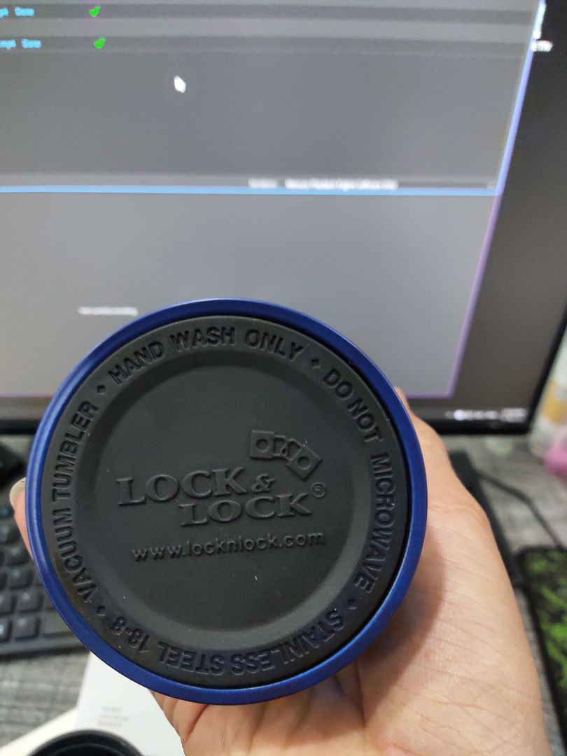 Giao hàng nhanh, gói hàng hơi bị móp, đóng gói sơ sài, không có sốp, hay mút để chống sốc. Hên là nhận hàng nguyê vẹn.... đã sử dụng 3 ngày. để đá từ 2h chiều hôm nay, tới 11h đêm ngày mai, đã vẫn còn nhiều.