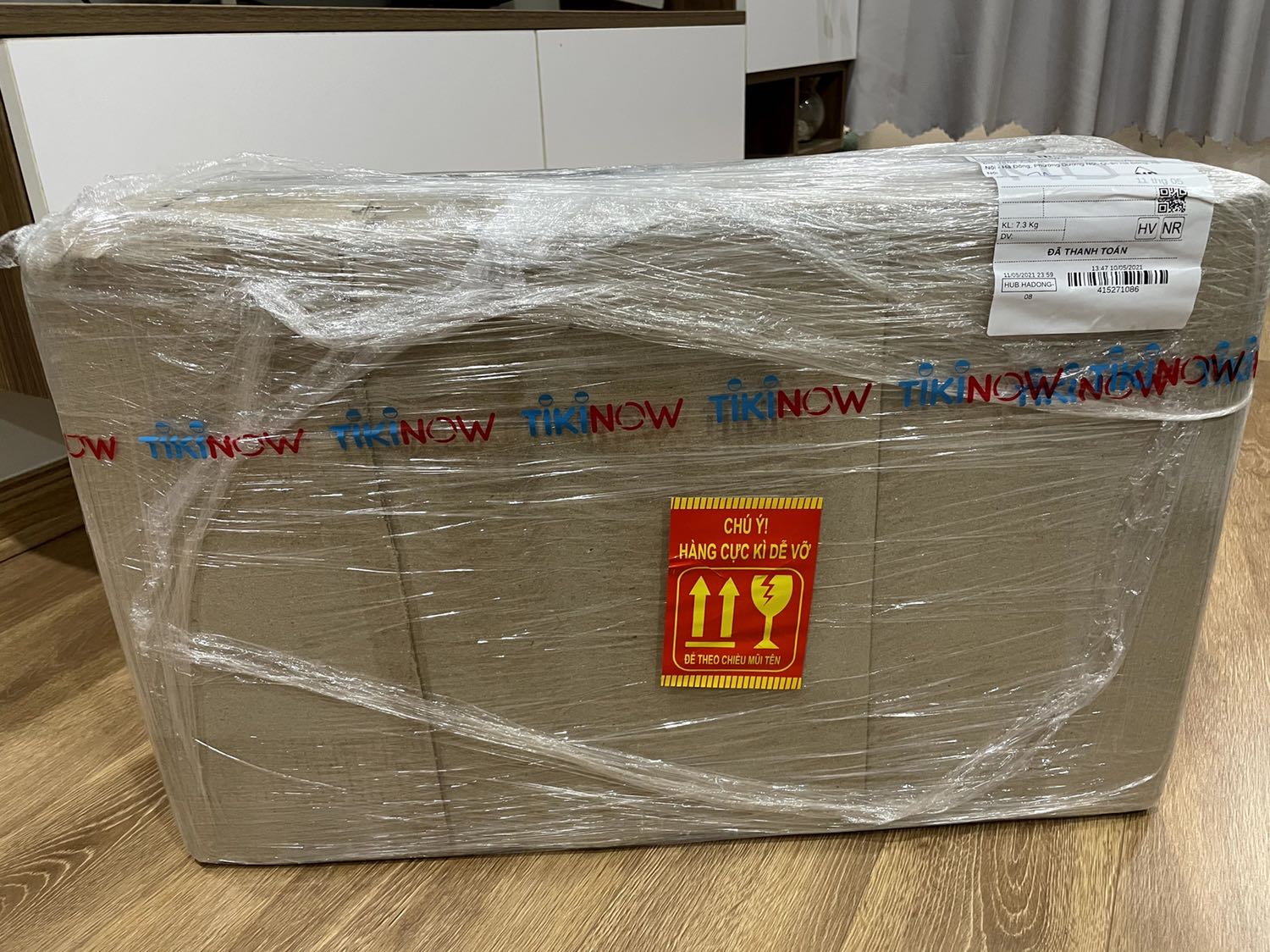 Luôn tin tưởng hàng của tiki traning, đóng gói cẩn thận, hàng chính hãng 100% bảo hành điện tử đầy đủ, chất lượng tốt, màn ko bị hở sáng quá nhiều ở mức chấp nhận đc, đây là lỗi chung của màn IPS rồi, vote 5 sao