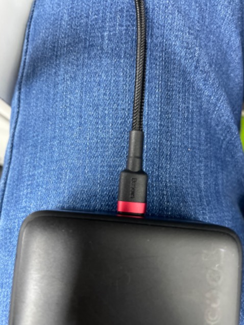 Áp mã giảm vào chỉ còn có 26k mà dây rất xịn, còn có sticker tặng kèm, hộp đựng cứng cáp. Đồ baseus luôn làm rất tỉ mỉ cho  trải nghiệm KH tốt. Nhưng nên dùng kèm với cục sạc nhanh thì mới cảm nhận được độ xịn của dây. Trước mình chỉ dùng dây thường đi kèm để sạc cục sạc nhanh mà cả ngày mới đầy. Với dây này pin lên nhanh như điện xẹt. Nói chung rất ưng ý.