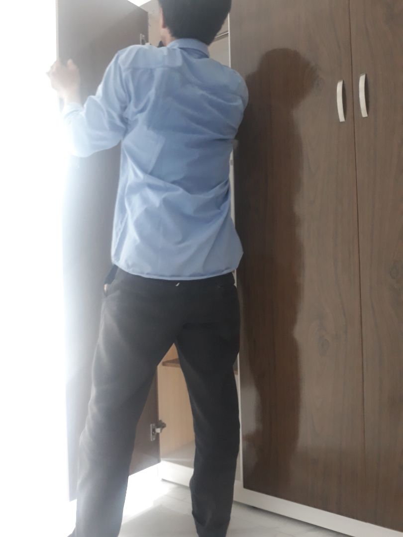 Hài lòng: ( Shop Juno)
- Đã nhận được tủ nhựa như hình mô tả, cảm nhận đầu tiên là tủ rất đẹp, shop rất nhiệt tình, a giao hàng cũng nhiệt tình, hàng giao sớm hơn dự kiến nhưng do mình bận công việc nên hẹn giao lùi lại 2 ngày shop và a vận chuyển vẫn hỗ trợ, giao hàng lắp ráp khá nhanh, tủ nhựa dạng hộp có độ dày cỡ 3cm, cứng cáp ,tủ mới hơi có mùi chút nhưng k sao, tủ rộng đựng đồ thoải mái, kệ trang trí đẹp, để mấy bình bông tuyệt vời

Không hài lòng: 
- Sau khi ráp xong mình đi lau tủ thì phát hiện khá nhiều vết trầy, trầy ngay mặt trước chỗ giả gỗ mặc dù shop bao bọc rất kỹ k hiểu sao vẫn trầy, có thể do vận chuyển, hoặc bị từ trước nhưng vẫn giao
- Cái nữa là bên trong ngăn kéo chỗ mấy góc do uốn góc 90 độ nên nhựa bị gãy rạn, ngay chỗ góc 2 kệ bị bể mất miếng nhựa mất thịt lòi cái lỗ ra luôn
- tủ có thể đc tháo ra trước khi vận chuyển nên mấy vít bắn quá tay cũng bị rạn nhựa

cảm nhận sau cùng vẫn hơi thất vọng một chút, nhưng mình vẫn chấp nhận dùng, mong shop Juno kiểm tra kĩ cho những khách hàng sau, tặng shop 4*