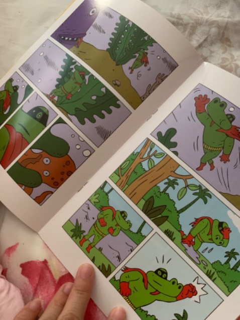 Sách không có chữ nên tha hồ cho bé thoả sức sáng tạo câu chuyện của bé. Em bé nhà mình 4 tuổi rất thích bộ truyện này