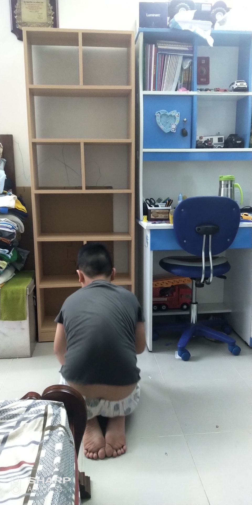 Cả nhà vật lộn với 1 đống lỗ,ráp tháo,tháo ráp..đoạn ghép giữa lõng lẻo,Thôi thì cũng chấp nhận được.Đề nghị Tiki bán sản phẩm dạng như vầy nên cho ông giao hàng biết ráp cho khách đỡ đau đầu và mất mấy tiếng đồng hồ.