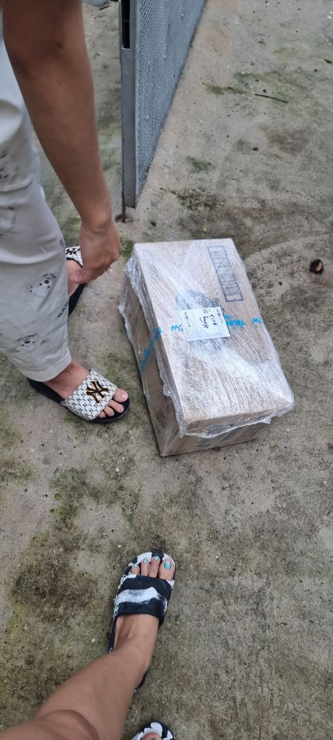 mình đã chuyển khoản nhầm cho anh giao hàng. tiền 1 thùng khăn ướt là 372.000
mình chuyển 672.000
nhưng mình không có *** anh giao hành .tên Mạch Quan Minh..giờ làm sao đây shop ơi.