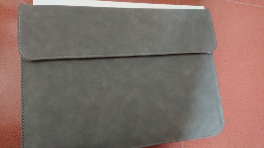 gói hàng chất lượng, dù chỉ bằng vải nhưng vẫn được bọc chống sốc tiki giao hàng nhanh,  bỏ vừa con surface laptop 4 của mình