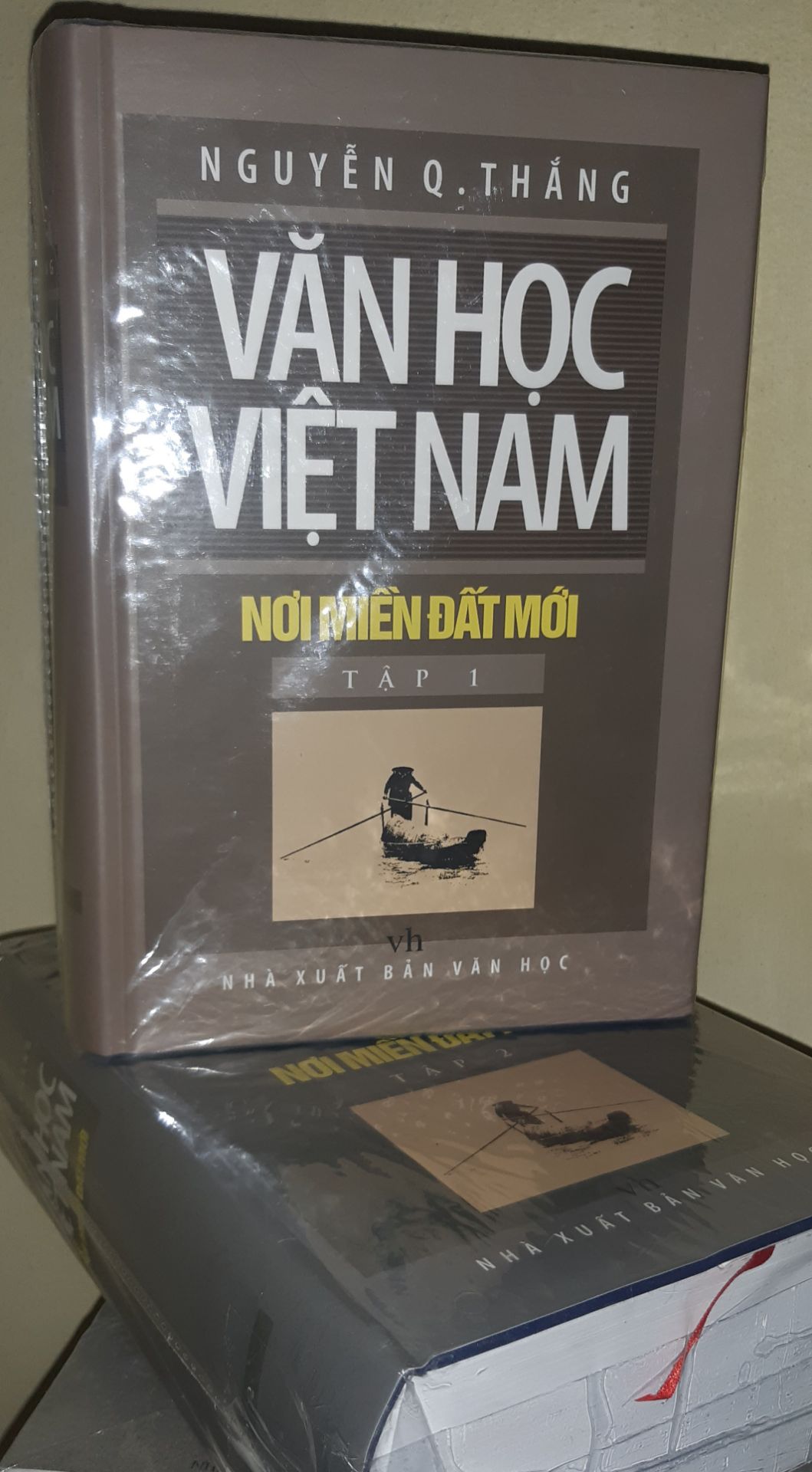 sách còn rất mới. mình mua với mục đích tra cứu nên chưa khui, chưa đánh giá đc nội dung.