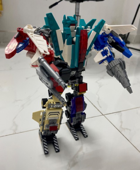 Một vài chi tiết hơi lỏng nhưng nhìn chung là ổn và đẹp. Nên mua để sưu tầm, chưng bày. Chứ dùng để chơi là rụng liền =))