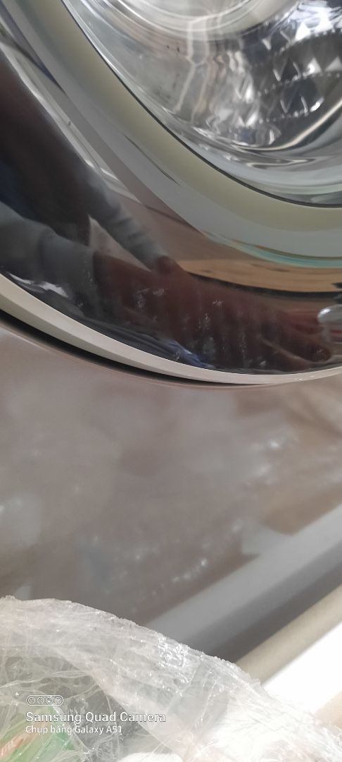 nhận được hàng mà quá buồn.cửa máy giặt bị sước nhiều chỗ.nhìn cái cánh cửa còn cũ hơn cái máy giặt cũ nhà mình đang dùng.lần đầu đặt hàng quá thất vọng.mọi người cho e hỏi làm sao để liên hệ với bên nhà bán vì ko có phần chat với bên bán