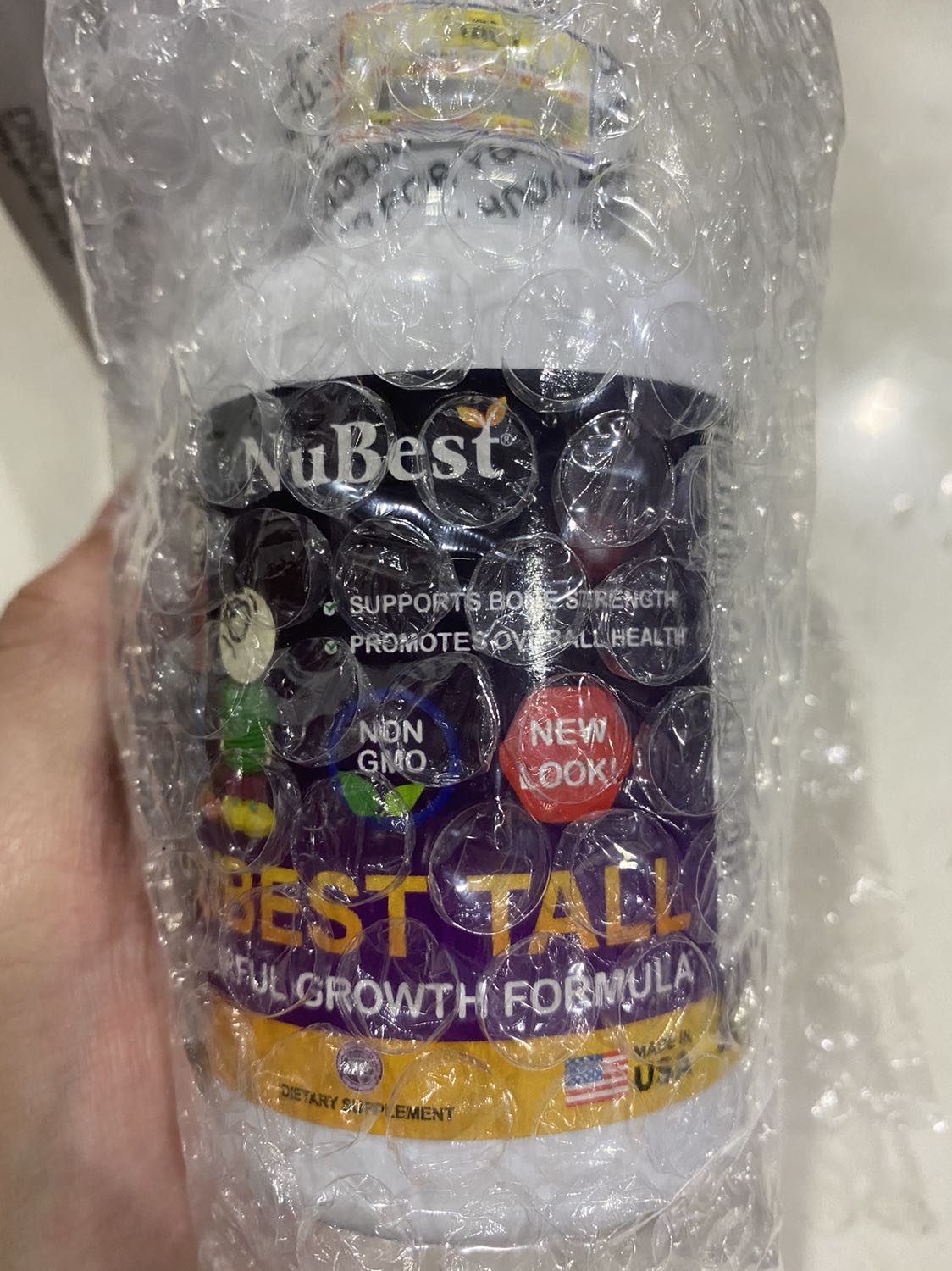 Con tôi ăn uống kém, mệt mỏi nhiều năm vì con chậm lớn dù cho con ăn nhiều đồ ăn dinh dưỡng. Thấy NuBest Tall giới thiệu có nhiều chất khá ổn, dạng canxi cũng là nano nên tin tưởng để con uống. Thần kì là con ăn ngon hẳn, khỏe hơn trước đây nhiều. Con tăng được 3cm sau cả năm không tăng được cm nào.