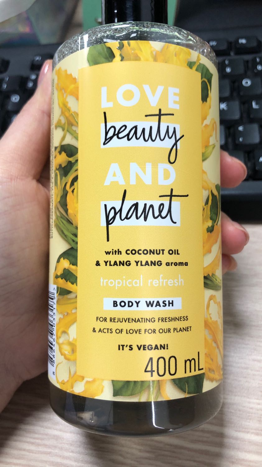 Giao hàng nhanh, shop đóng gói kĩ
sữa tắm thiên về mùi dầu dừa hơn