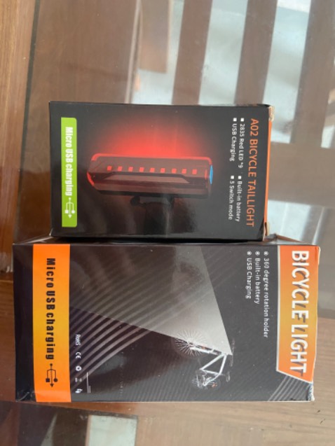 Cứng cáp và khá chắc chắn
Có 3 chế độ đèn và sáng tốt
Giao hàng đúng hẹn