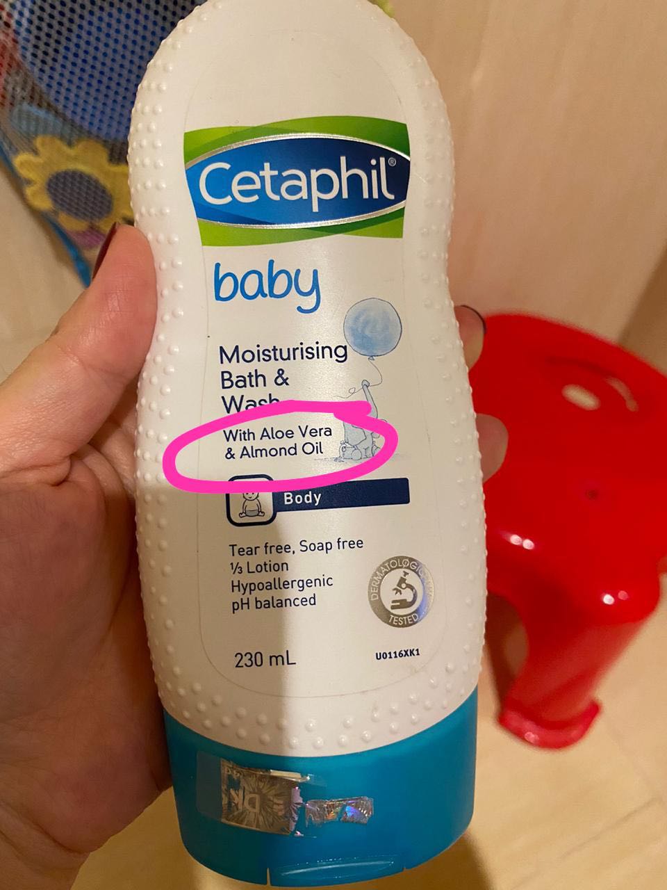 Sản phẩm được giao hàng nhanh chóng.
Tuy nhiên Cetaphil có nhiều loại, mình mua lần đầu đã ko biết, lựa trúng loại ko có mùi hương (dành cho da nhạy cảm gì đó). 
Các dòng Cetaphil khác có mùi rất thơm dù là cho riêng Tóc hay Body. Mình sẽ lưu ý lần sau.