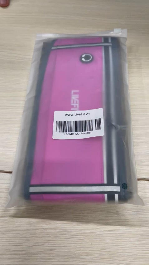 Xịn luôn ae, túi đeo chạy bộ này mình đeo chạy đường dài luôn mà vẫn nằm yên nha ae,ko tuột. Chất liệu thì vải mềm mịn, ko gây cọ sát nha