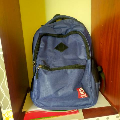 Sản phẩm đạt trong phân khúc. Nhiều ngăn đựng đồ,  style nam tính, khoá kéo nhẹ nhàng,... Giao hàng đúng thời gian.