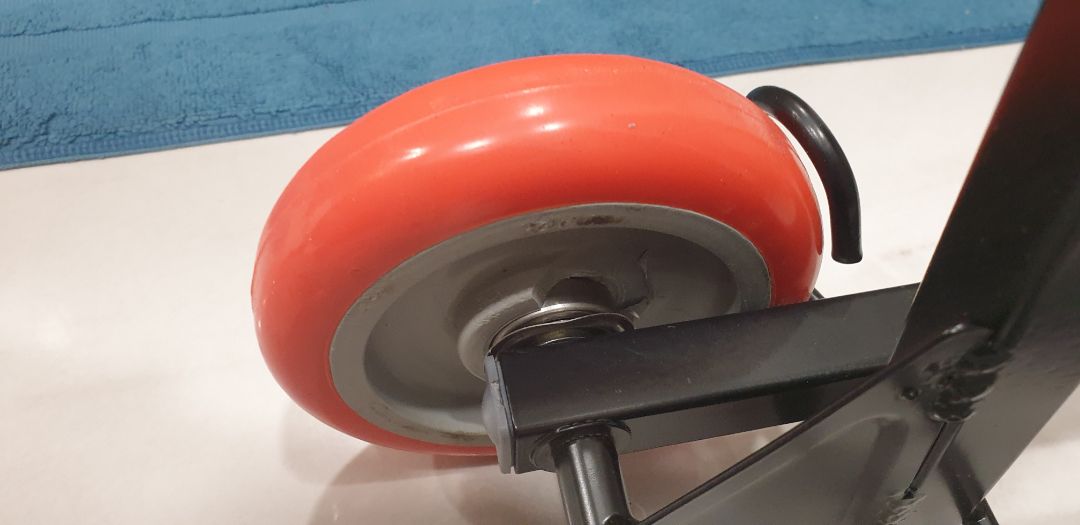 mới mở ra thì bể bánh xe! đề nghị tiki đổi lại sản phẩm