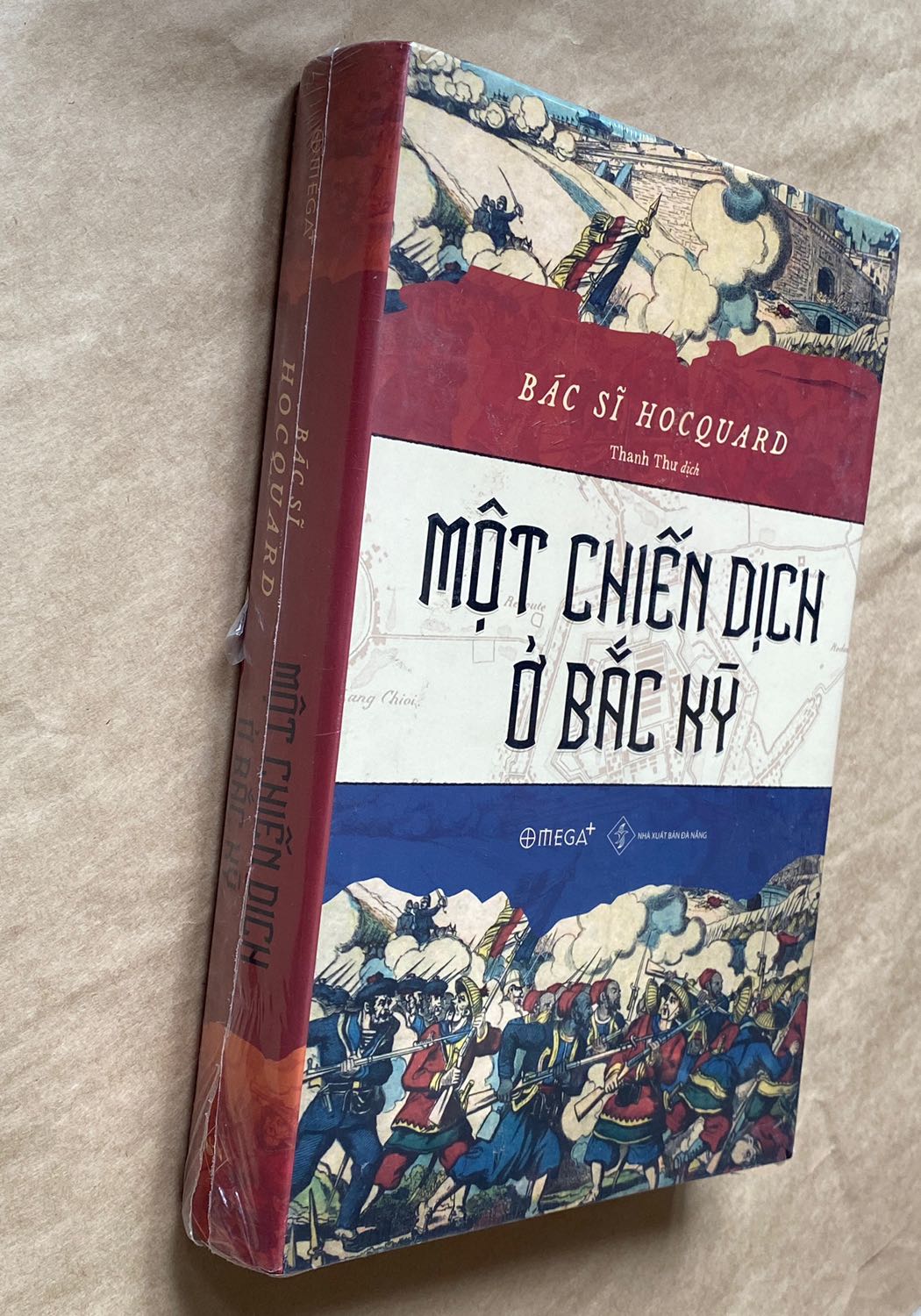 Mình thích sách của Omega+ nên mình chọn bản này. Cầm cực kỳ nặng tay luôn. Mình còn chưa bóc seal nên không biết bên trong ra sao. Nhưng thấy bạn mình khen là ok lắm 👍🏻