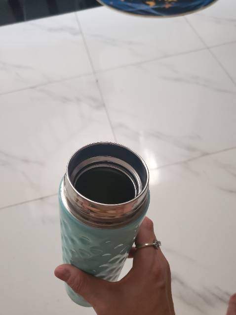 Giữ nhiệt hơn 3 giờ . Dễ tróc sơn. Nắp mặt trên dễ bị bong. Sản phẩm dùng ok.hàng đẹp. Giữ cẩn thận sẽ dùng bền.