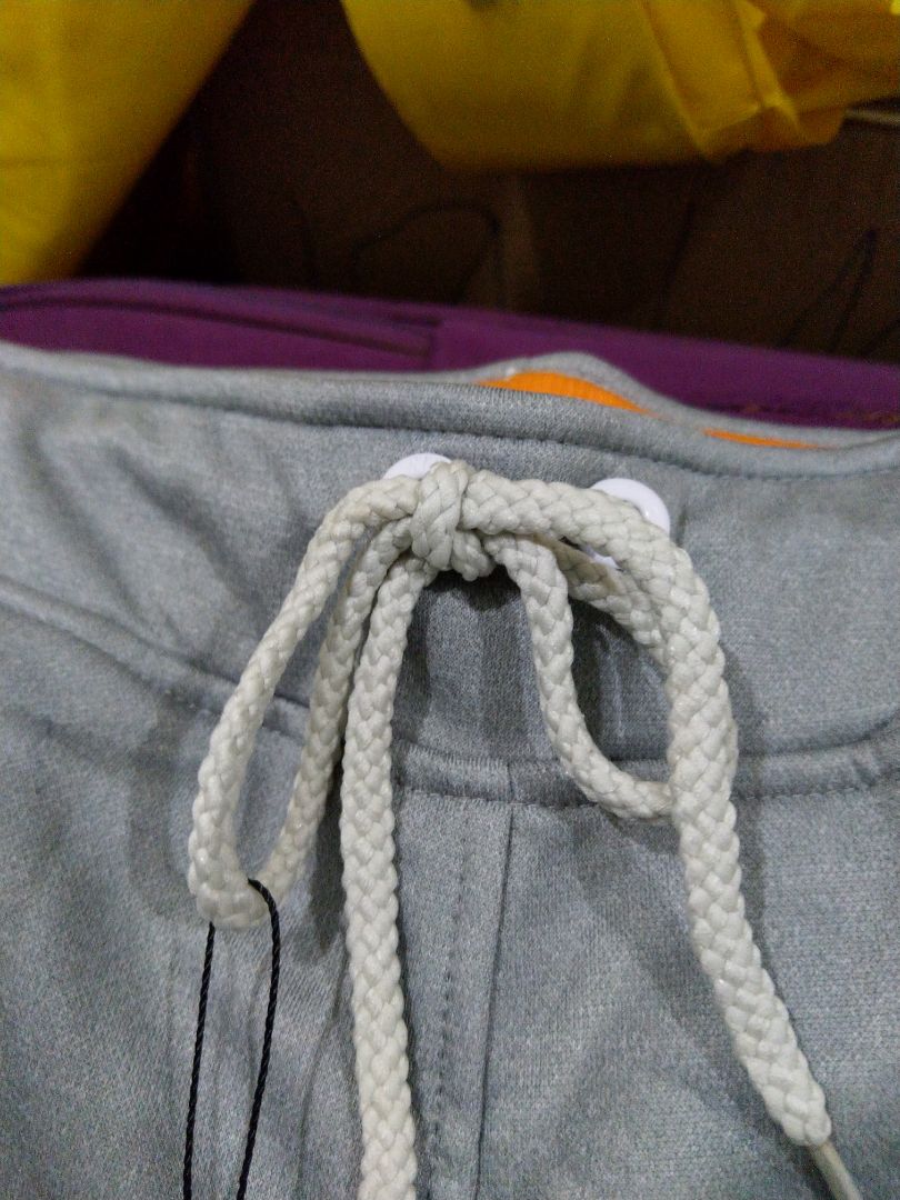 khá hài lòng với phần lưng và chất liệu của sản phẩm