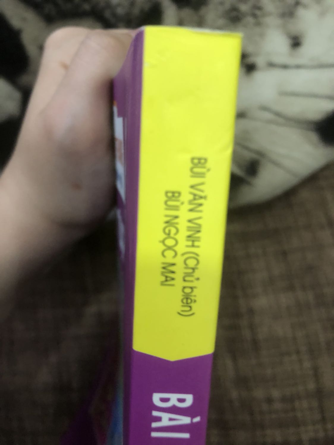 Giao hàng nhanh. Giá tốt. Sách hơi bẩn tí. Nội dung dễ hiểu. Màu sắc bắt mắt, dễ đọc.