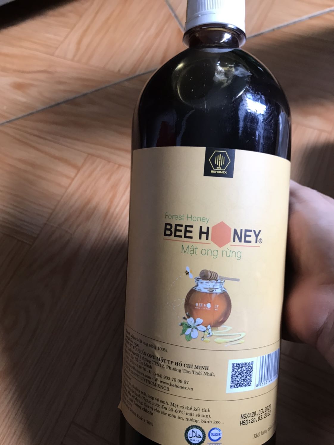 Tiền nào của đấy nên ai muốn nguyên chất hay tuỳ mục đích sử dụng thì chọn loại đắt theo giá thị trường. Cảm nhận mật ong loãng, đổ thử giọt ra giấy ngấm thấm luôn, lắc không thấy bọt...Biết chắc chất lượng sẽ vậy rồi nên cũng không mấy ngạc nhiên ...