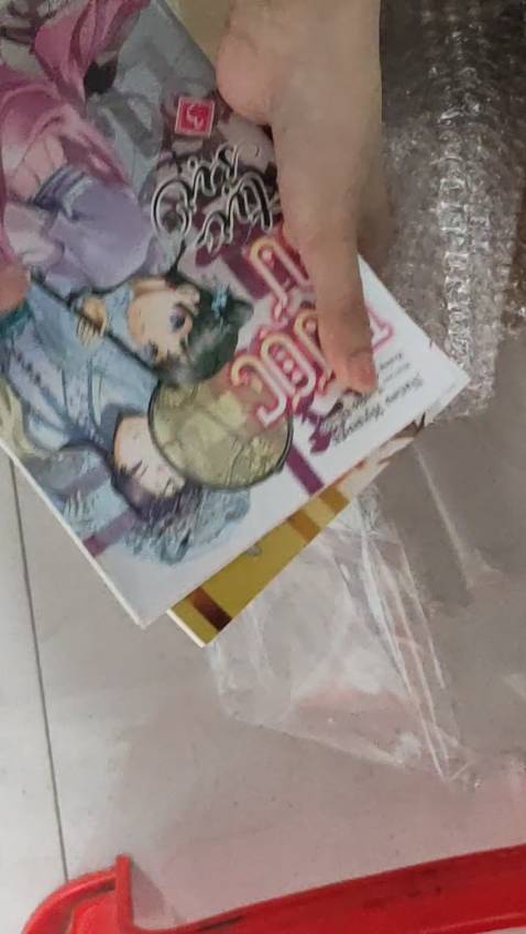 mình chọn mua ở tiki vì mình hỏi có bảo là có card đầy đủ, lúc nhận thì sách không có seal đã đành, đằng này còn chả thấy card đâu, hụt hẫng lắm luôn ấy ạ 🥲