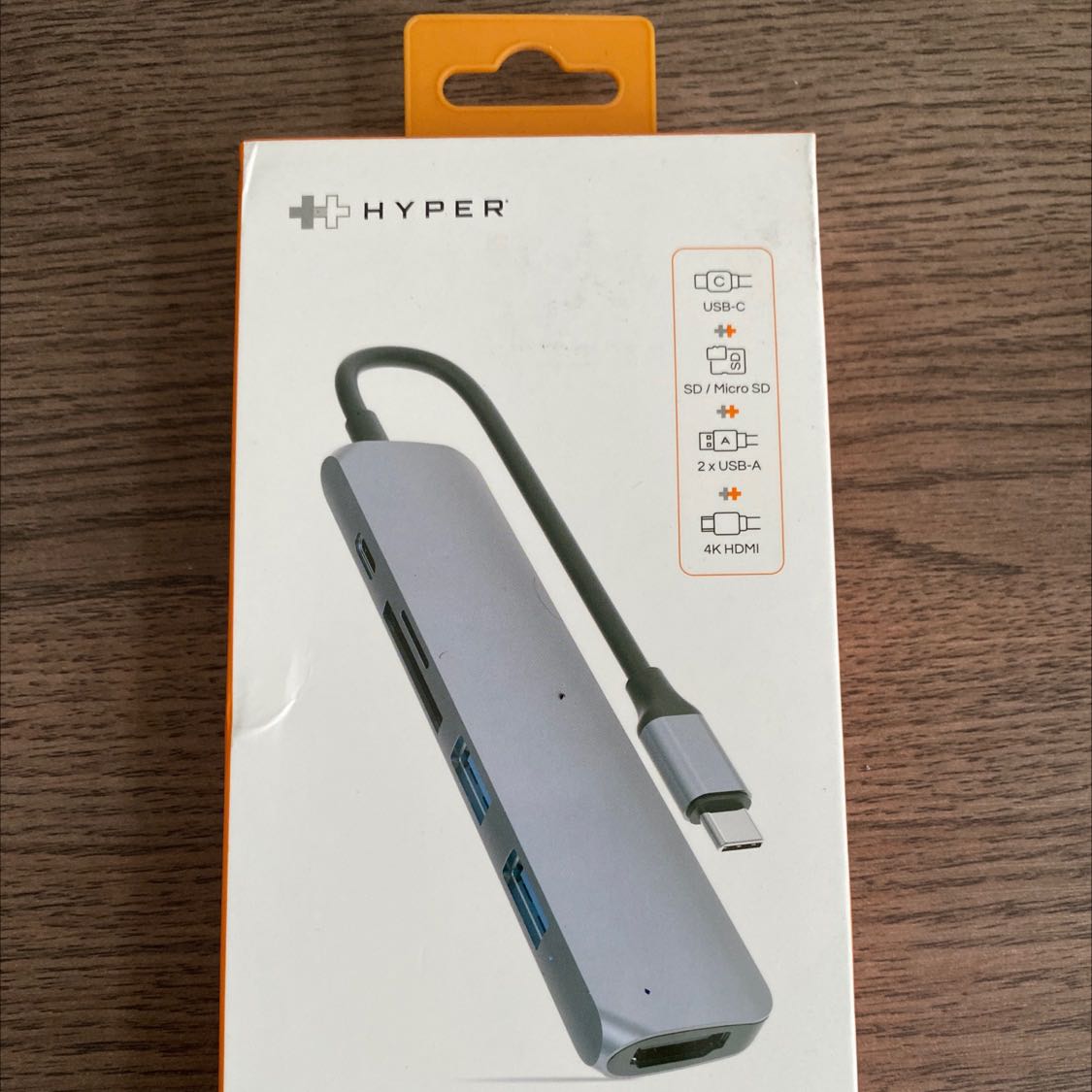 Hub của hyper xài tốt cho mac M1 tuy nhiên có nhược điểm là khá nóng. Mình xài 1 lúc mà hub đã nóng lên nhanh. Hy vọng là ổn định. Shop đóng hàng sơ xài nên khi giao hàng hộp móp hết nhưng sản phẩm không sao.