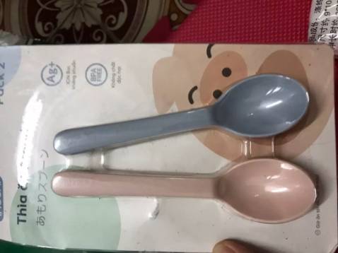 Bọc kỹ càng, giao hàng nhanh. Thìa sờ thích lắm lùn, nhựa xịn xò k có mùi lun , an toàn dùng cho bé