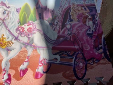 Chất liệu khá tốt, vẫn còn mùi cao su nhưng ko nhiều, chỉ có mùi ở mặt sau tấm, mình mua 4 tấm bị lỗi 2 tấm có vệt cắt, báo shop được hoàn lại tiền 2 tấm! Đáng mua trong tầm giá