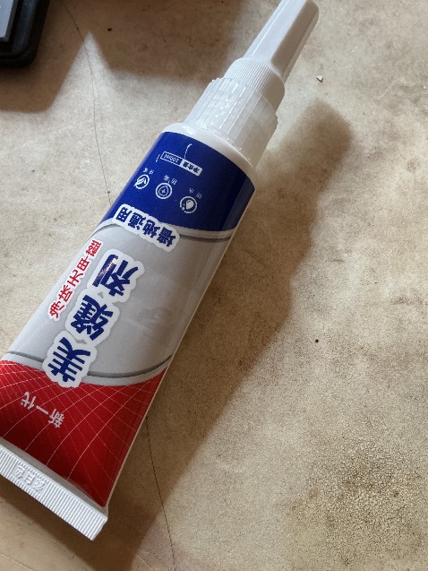 Keo trám ron tốt. Khi mua tôi lự màu trắng không tiệp màu với ron cũ, nếu chọn màu ngà phù hợp hơn, nhưng hài lòng với chất lượng keo.