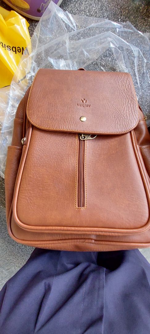 Thanks Tiki,thanks shop.hôm qua mới nhận hàng sp đẹp.mình mua về tặng vợ.vợ kêu đẹp.Lần đầu mua cho vợ cái balô.Nói chung ok.với tầm giá này chị em sắm cái mà đi làm là ok.