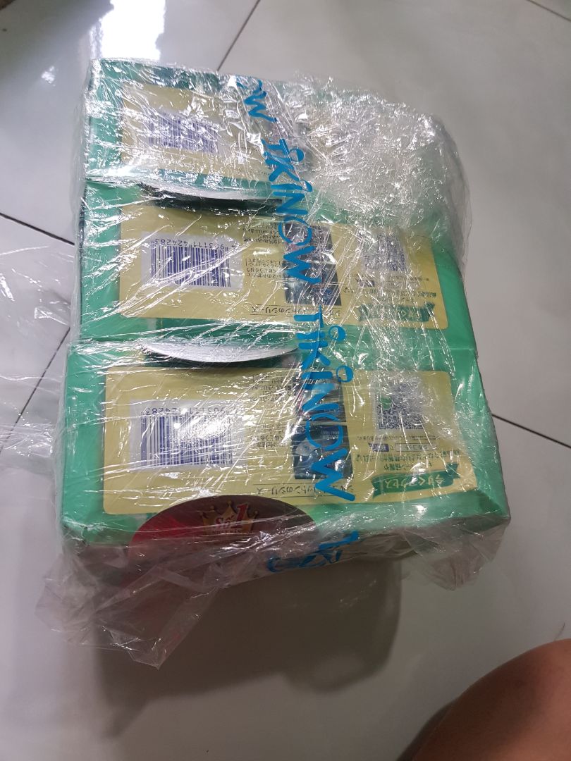 mình mua hàng bên tiki chắc cũng hơn 1 năm nay. lúc nào mình cũng đánh giá 5 sao.
1. vì chất lượng sản phẩm
2. vì thời gian giao hàng
3. cách đóng gói sản phẩm.
nhưng lần này quá kém. 3 hộp bông silcot thì chỉ quấng màn nhựa. 3 hộp thì chỉ duy nhất hộp ở giữa còn nguyên vẹn. còn 2 hộp còn lại móp méo nhìn ko muốn sử dụng luôn á. cho 1 sao ngày hôm nay ko phải vì tiki mà vì bên shop mình mua thật sự quá tệ mấy lần trước mua tiki trading rất rất ư là hài lòng. còn lần này thì tệ,quá tệ.
shop mình mua là Healthcare 20