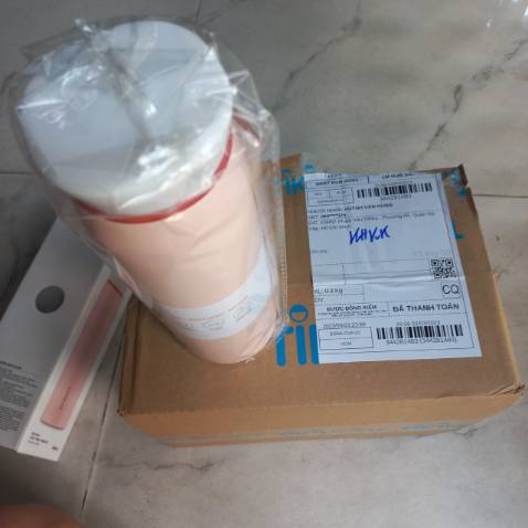 Sản phẩm rất ok ,nhưng nếu có, shop cung cấp thêm phụ kiện như nắp bình nữa thì ok hơn vì nắp bình rất dễ bị hư hỏng khi đó khách hàng có thể mua nắp để thay thế . Tiki giao hàng nhanh và đúng như dự kiến.