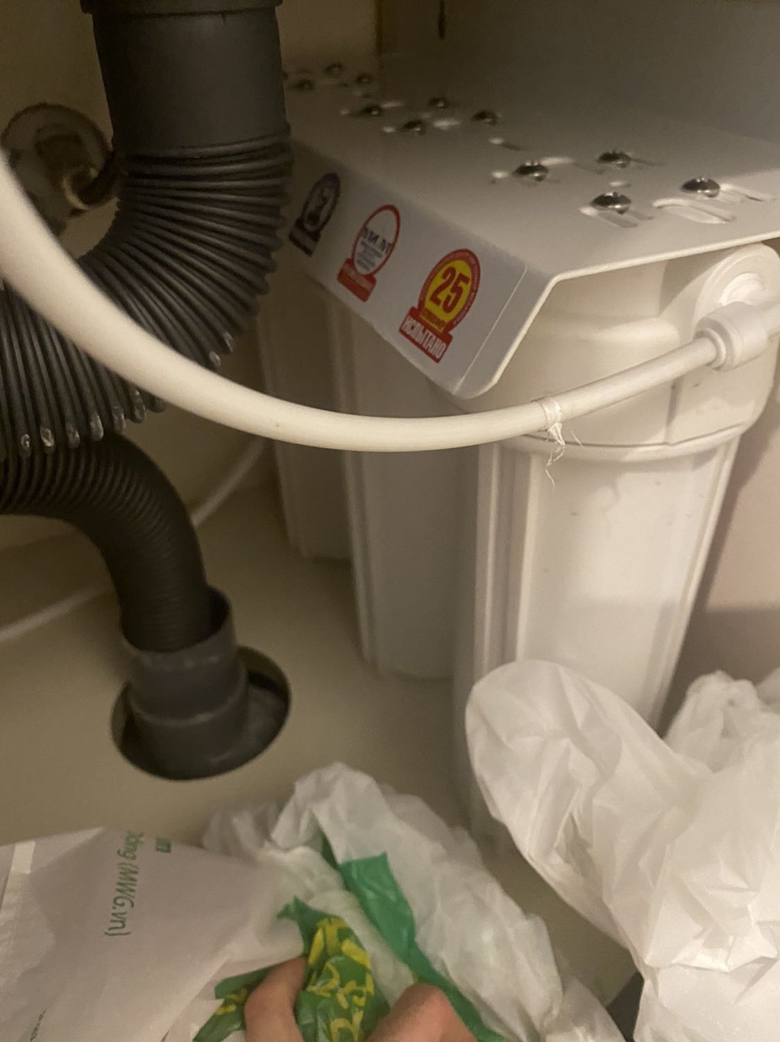 Lắp đặt hơi khó, cẫn có thợ chuyên nghiệp thì sẽ dễ hơn, hiện tại sài ko có vấn đề gì