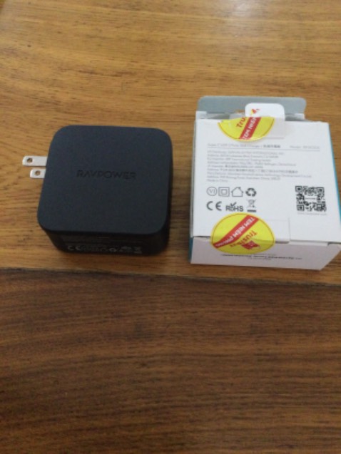 Củ sạc đẹp chuẩn cầm rất chất lượng. Nguyên tem niêm phong Cám ơn Shop.