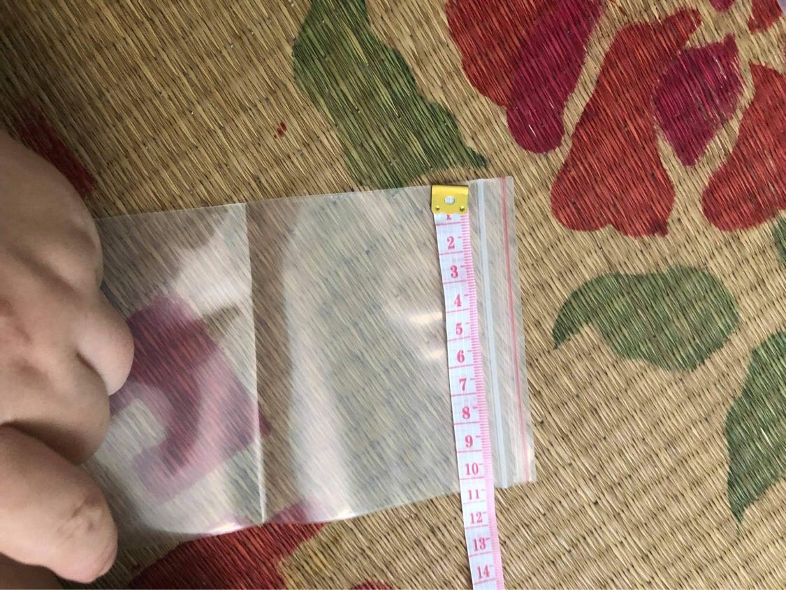 Sản phẩm túi trữ sữa thì chưa vấn đề gì. Nhưng túi Zip khuyến mại thì sai so với quảng cáo của shop. Shop báo size 18x23. Thực tế 10.5x17.5