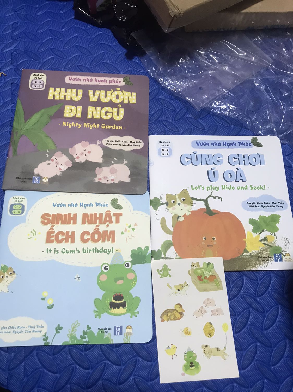 Shop đóng gói cẩn thận. Sách màu sắc tươi sáng. In màu dày dặn. Nội dung về chơi trốn tìm, sinh nhật, thiên nhiên ban đêm. Chủ đề không mới nhưng bội dung mới, hình vẽ dễ thương. Áp mã còn 93k. Bé rất thích