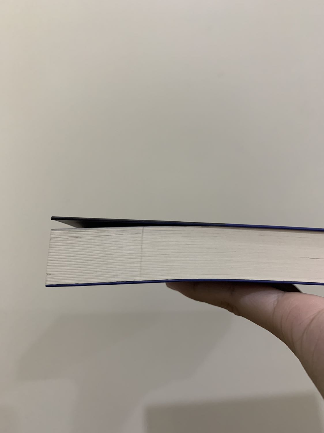 • Thời gian giao hàng tạm được.
• Chất lượng sản phẩm không tốt lắm vì có 1 chỗ của sách bị dính gì đen đen, 1 chỗ khác bị 1 đường đen gì luôn có thể là dấu quẹt của cây viết chì hoặc cái gì đó, còn cuối cùng là có 1 chỗ bị tróc 1 tí. Chung quy lại những cái đó khiến mình không hài lòng mấy về sản phẩm sách này.
• Góp ý đến Shop thêm về cách bảo vệ sản phẩm được tốt hơn khi giao cho khách thì nên bao bọc bằng “xốp chống sốc” hoặc 1 thứ gì khác nhé.
• Shop phục vụ khá ổn