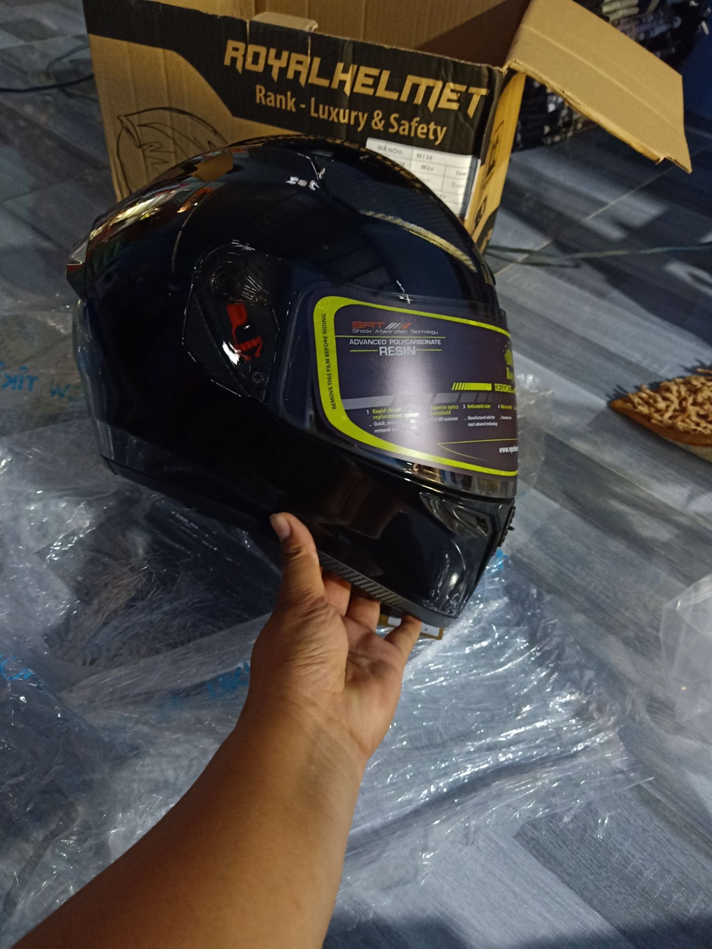 sản phẩm như hình, nhìn tổng quan thấy rất ok, mình mua size xl vừa đầu mình 58cm...