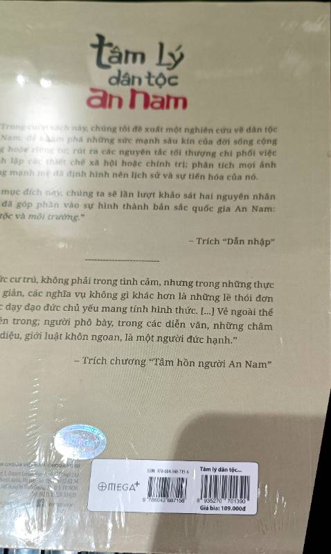 Chưa bao giờ để ý giá bìa trên sách vs giá sale, nay vô tình nhìn thì thất vọng thật sự vs tiki, treo đầu dê bán thịt ***. Giá sản phẩm ghi 169k, sale 60% còn 68k, nhưng về mở sách lại có giá bìa 109k, vậy thì khác gì trá hình tăng giá lên để giảm sâu nhưng thực tế là giảm giá bình thường. Chưa bao giờ để ý giá bìa trên sách vs giá sale, nay vô tình nhìn thì thất vọng thật sự vs tiki, treo đầu dê bán thịt ***. Giá sản phẩm ghi 169k, sale 60% còn 68k, nhưng về mở sách lại có giá bìa 109k, vậy thì khác gì trá hình tăng giá lên để giảm sâu nhưng thực tế là giảm giá bình thường.