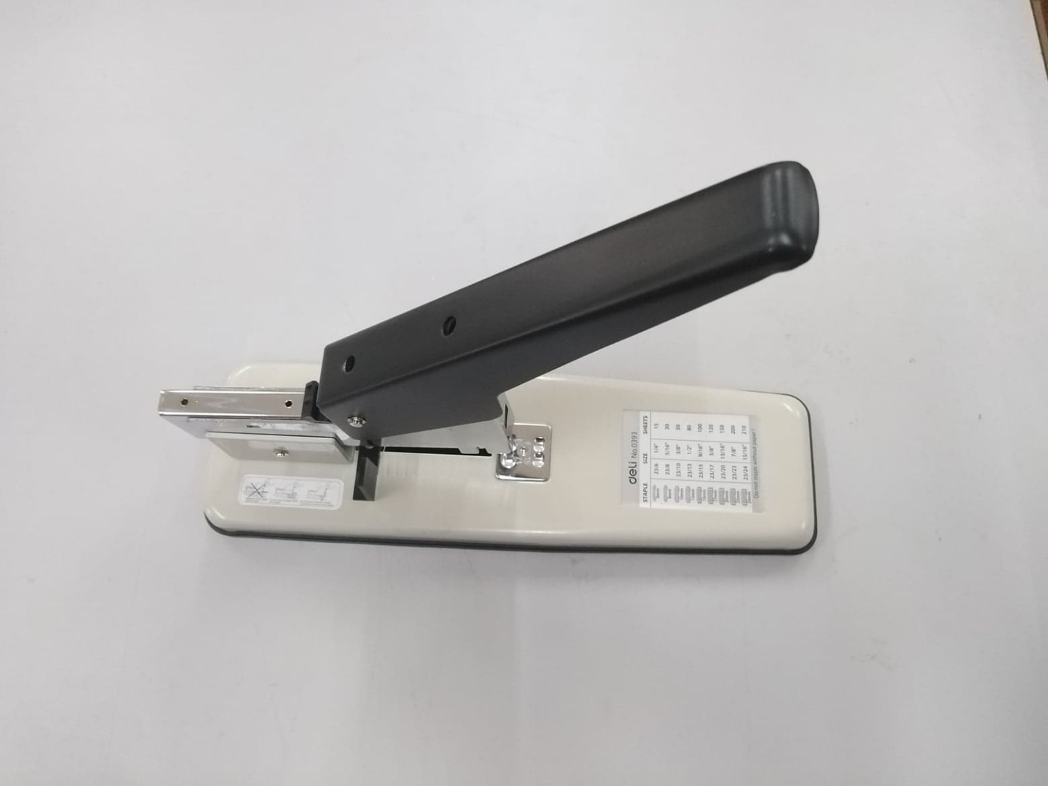 tiki giao hàng nhanh, và đóng gói hàng cẩn thận. sản phẩm được hoàn thiện tốt, đúng như hình giới thiệu, lực bấm nhẹ nhưng có thể đóng được cuốn dày. mình dùng rất vừa ý. tuy giá rẻ nhưng chất lượng rất tốt, mình hài lòng về sản phẩm. cảm ơn shop và tiki. mình sẽ tiếp tục ủng hộ.