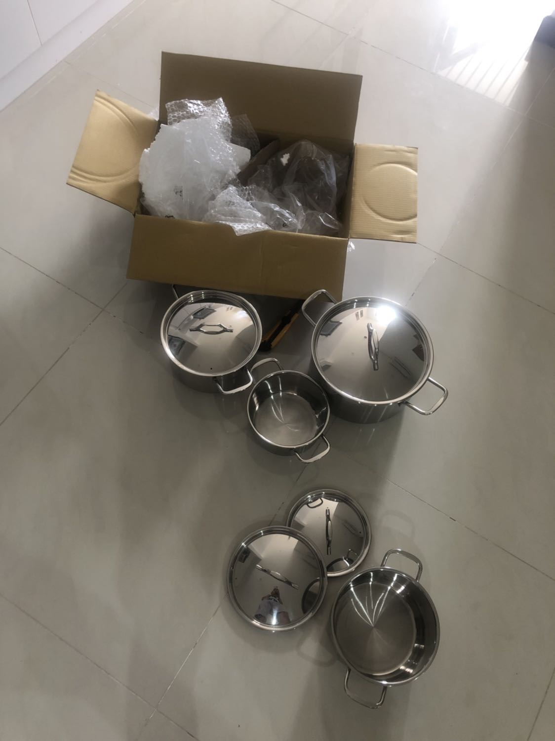 Thiếu món chảo chống dính. Vui lòng giao bổ xung giúp cho đủ. Xin cảm ơn.